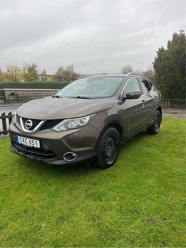 Brun Begagnad 2014 Nissan Qashqai SUV | 109 000 kr (Marknadspris) - Bild 1/4