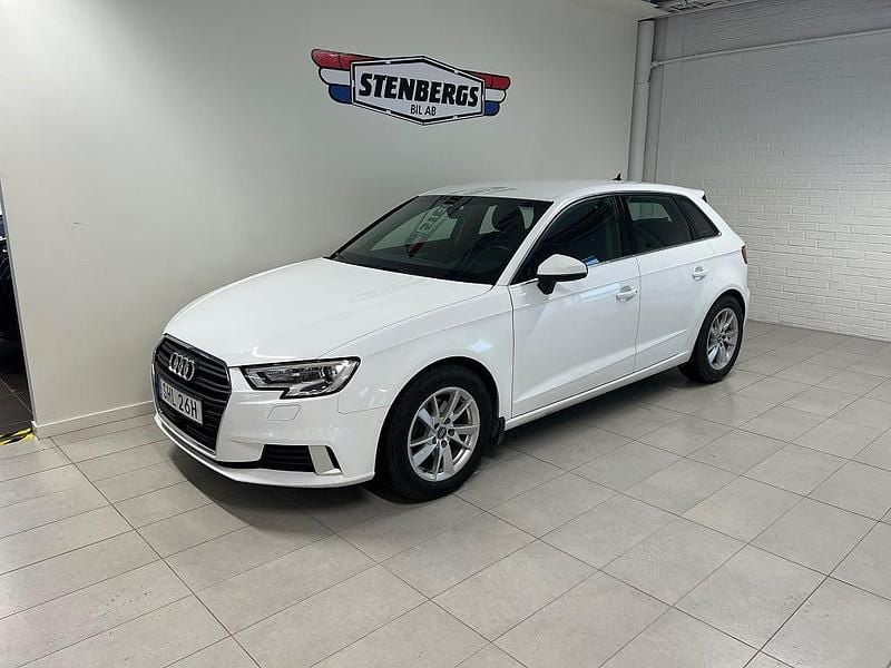 Vit Begagnad 2019 Audi A3 Sport Halvkombi | 184 900 kr (Marknadspris) - Bild 1/4