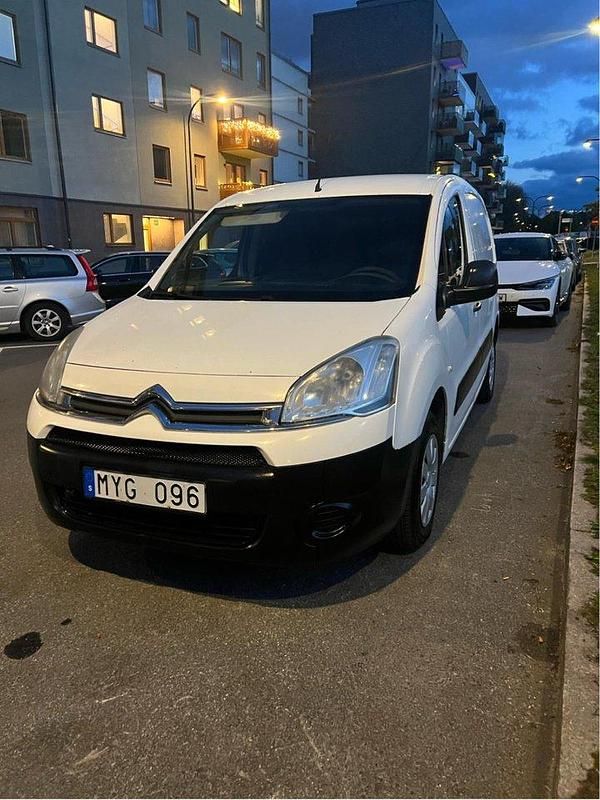 Vit Begagnad 2012 Citroën Berlingo Minibuss | 33 000 kr (Marknadspris) - Bild 1/4