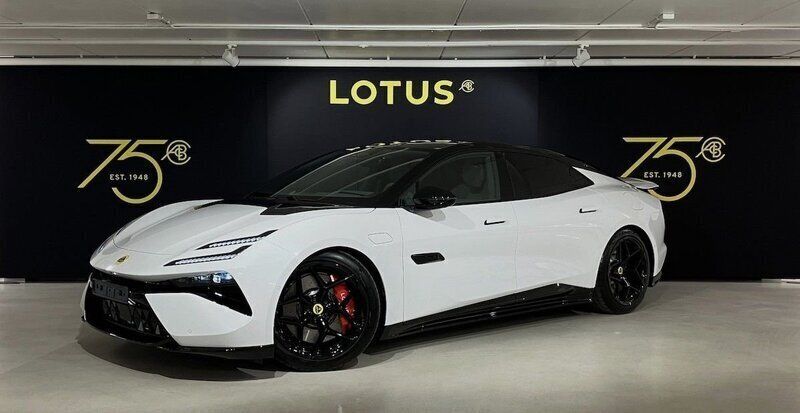 Vit Ny 2024 Lotus Emeya Halvkombi | 1 589 000 kr - Bild 1/4