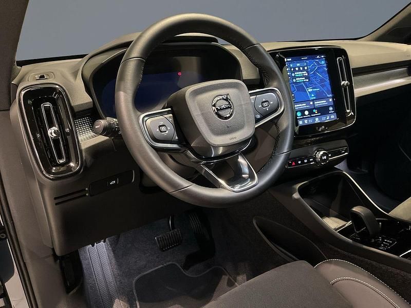 Begagnad Volvo EX40 Plus 185 kW (252 HK) 2025 Blå SUV