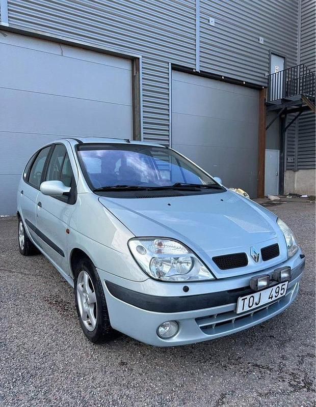 Grå Begagnad 2002 Renault Scénic Authentique Minibuss | 17 000 kr - Bild 1/4