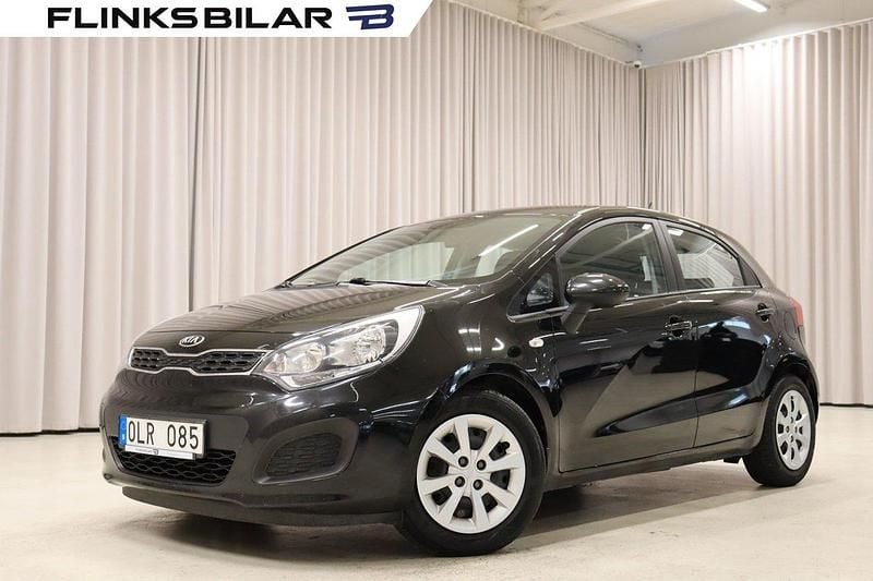 Svart Begagnad 2013 Kia Rio 4 Halvkombi | 69 900 kr (Bra pris) - Bild 1/4