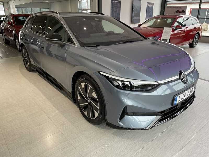 Blå Begagnad 2024 VW ID.7 Pro Sedan | 599 900 kr (Marknadspris) - Bild 1/4