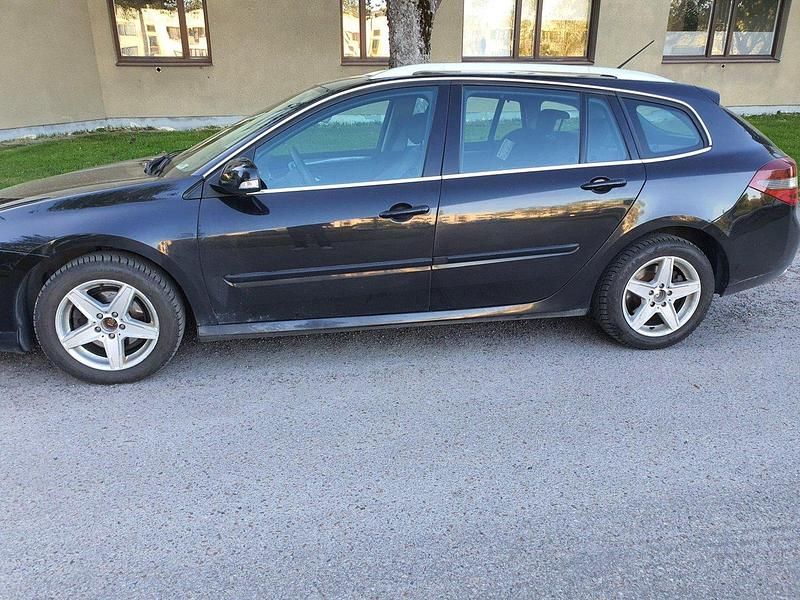 Svart Begagnad 2011 Renault Laguna GrandTour Kombi | 60 000 kr (Dyr) - Bild 1/2