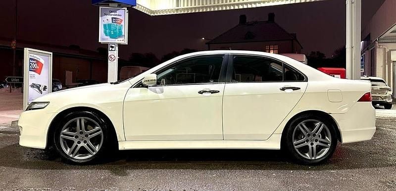 Begagnad Honda Accord 155 HK (114 kW) 2008 White pearl metallic