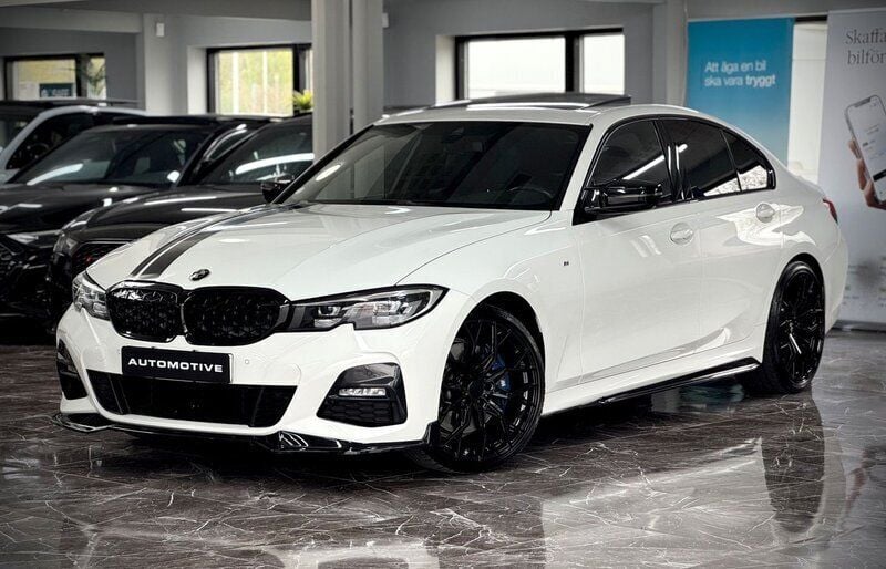 Vit Begagnad 2020 BMW 330 M Sport Sedan | 429 900 kr (Dyr) - Bild 1/4