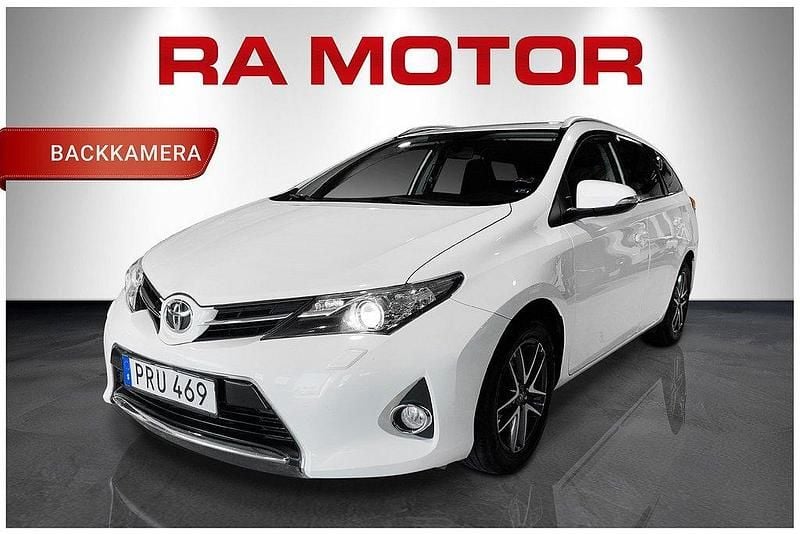 Vit Begagnad 2015 Toyota Auris Edition Kombi | 119 900 kr (Marknadspris) - Bild 1/4