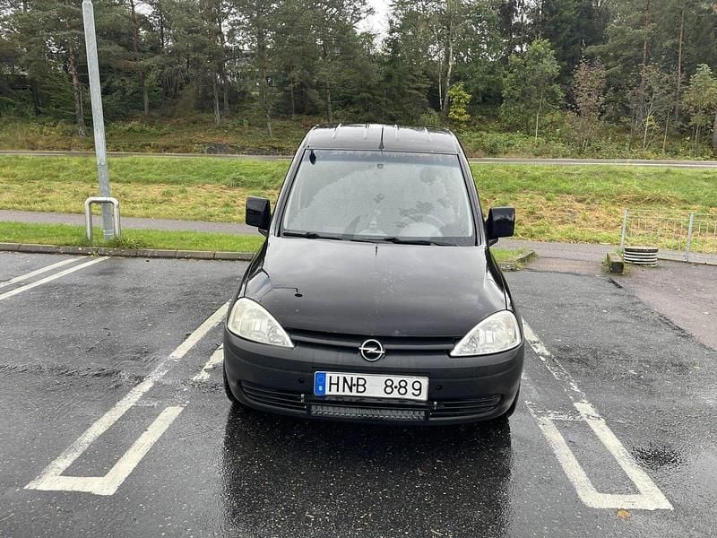 Svart Begagnad 2008 Opel Combo Minibuss | 17 000 kr (Marknadspris) - Bild 1/4
