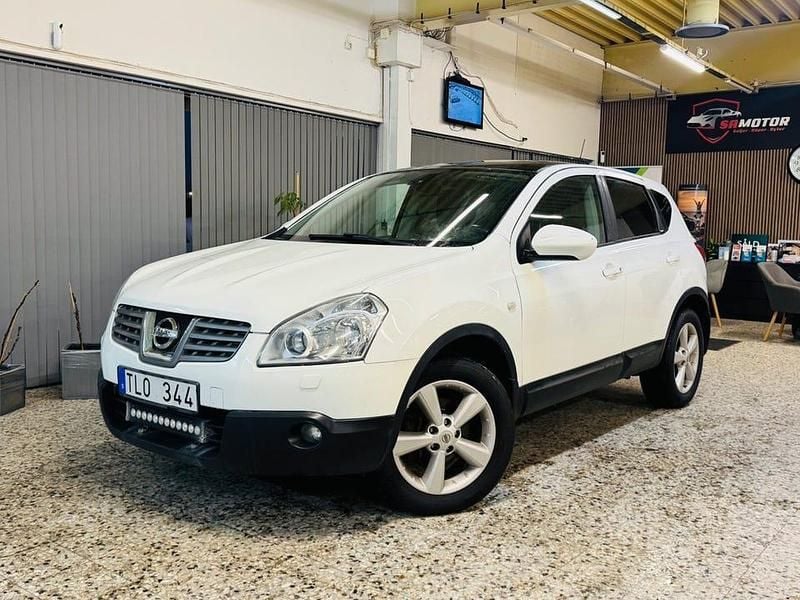 Vit Begagnad 2009 Nissan Qashqai SUV | 59 900 kr (Marknadspris) - Bild 1/4