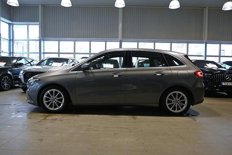 Begagnad Mercedes B180 136 HK (100 kW) 2019 Grå Minibuss