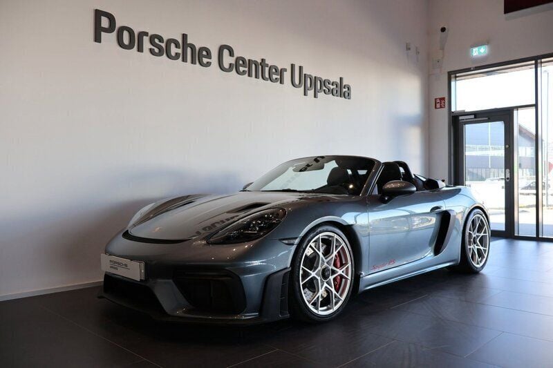 Grå Begagnad 2024 Porsche 718 Spyder Cab | 1 595 000 kr - Bild 1/4