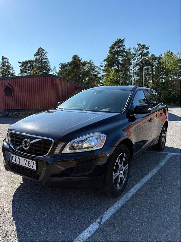 Svart Begagnad 2013 Volvo XC60 Momentum SUV | 107 000 kr (Marknadspris) - Bild 1/4