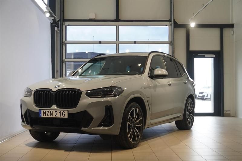 Grå/silver Begagnad 2023 BMW X3 M Sport SUV | 659 900 kr - Bild 1/4