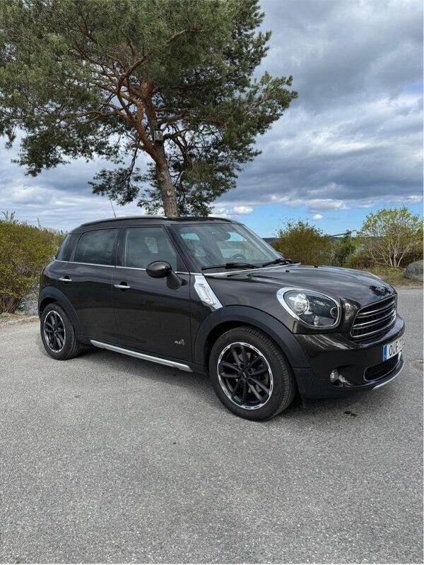 Grå Begagnad 2015 Mini Cooper D Countryman SUV | 119 000 kr (Marknadspris) - Bild 1/4