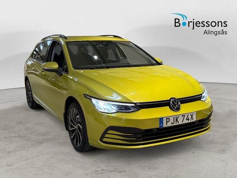 Begagnad VW Golf VIII 132 HK (97 kW) 2021 Gul