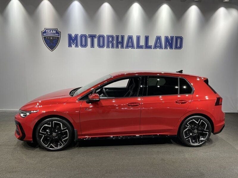 Mörkröd (röd) Ny 2024 VW Golf VIII R-line Halvkombi | 4 538 kr - Bild 1/4