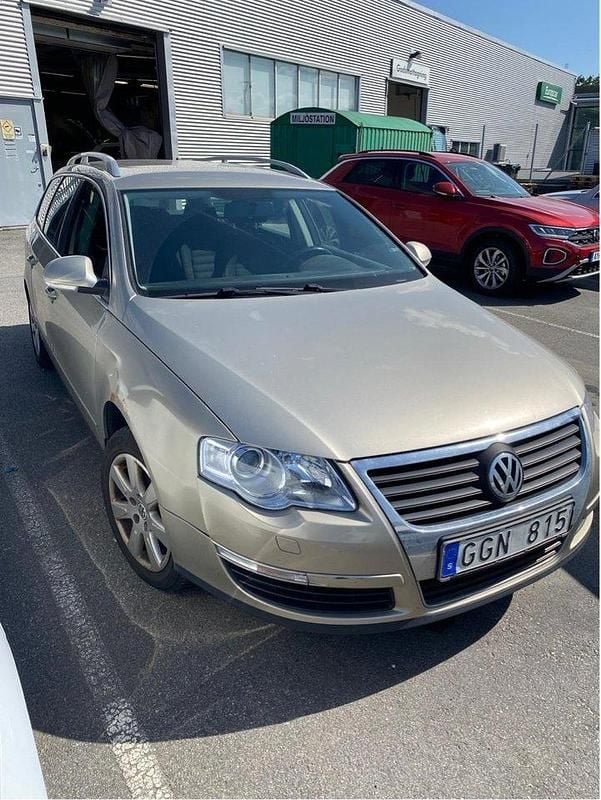 Brun Begagnad 2008 VW Passat Sportline Kombi | 10 000 kr (Superpris) - Bild 1/4