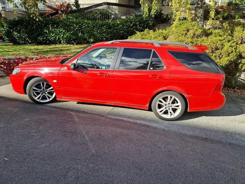 Röd Begagnad 2006 Saab 9-5 Aero Kombi | 39 000 kr (Marknadspris) - Bild 1/4