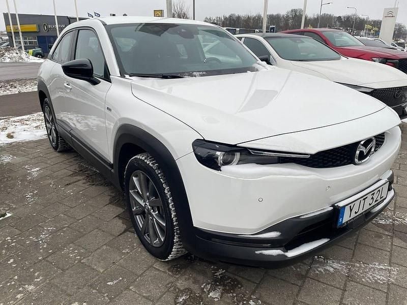 Begagnad Mazda MX30 Exclusive-Line 105 kW (143 HK) 2023 Vit SUV