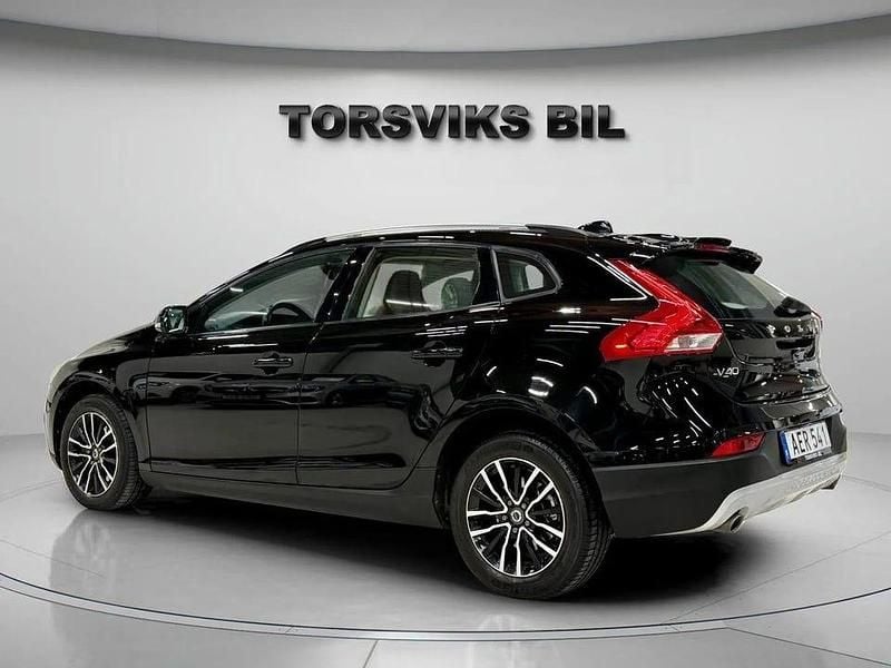 Begagnad Volvo V40 CC Summum 150 HK (110 kW) 2015 Svart Kombi