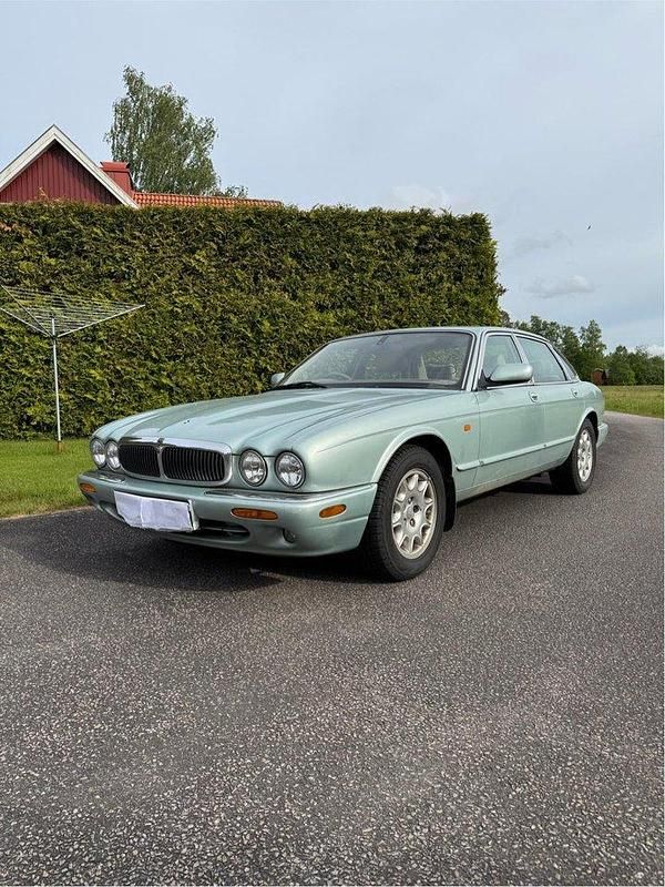 Grön Begagnad 2001 Jaguar XJ Executive Sedan | 35 000 kr - Bild 1/4