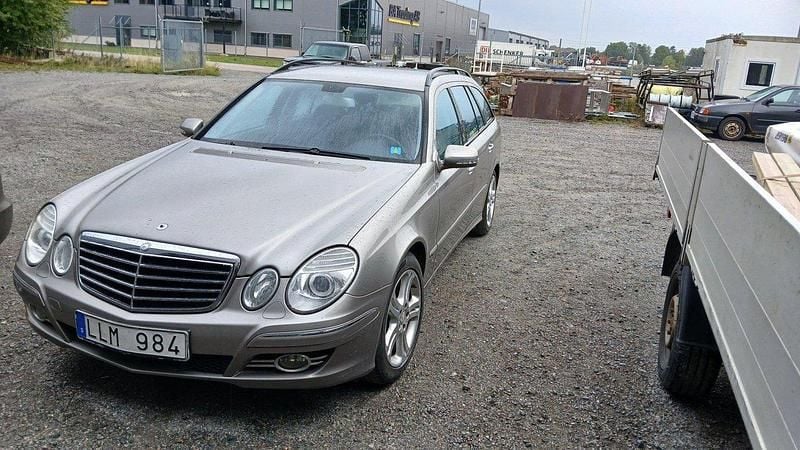 Silver Begagnad 2008 Mercedes E200 Avantgarde Kombi | 38 500 kr (Marknadspris) - Bild 1/4