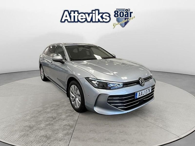 Silver Begagnad 2024 VW Passat Business Kombi | 434 900 kr (Dyr) - Bild 1/4