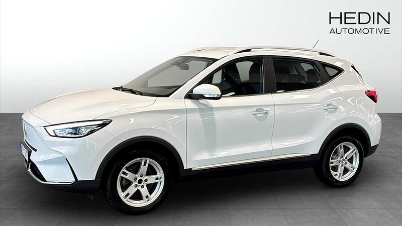Vit (white) Begagnad 2022 MG ZS Comfort Sedan | 239 900 kr (Superpris) - Bild 1/4