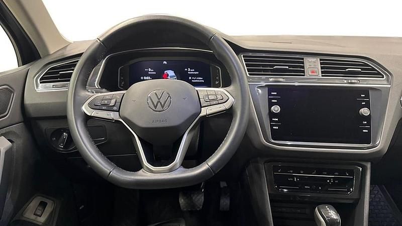 Svart Begagnad 2022 VW Tiguan SUV | 299 000 kr (Marknadspris) - Bild 1/3