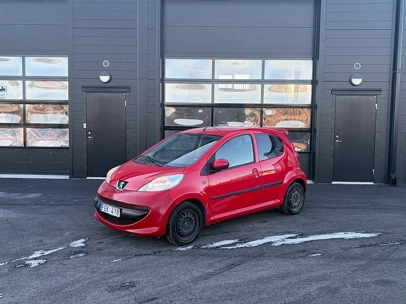 Röd Begagnad 2006 Peugeot 107 Halvkombi | 19 999 kr (Marknadspris) - Bild 1/4