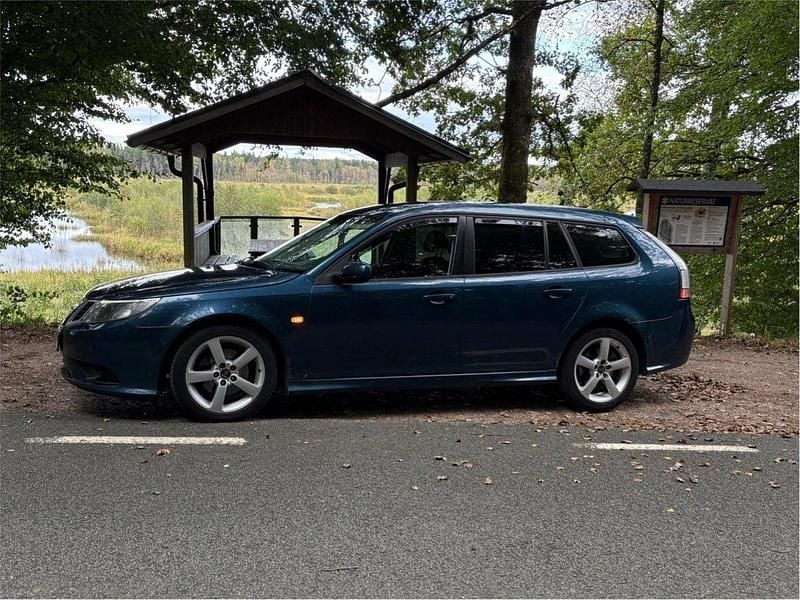 Blå Begagnad 2008 Saab 9-3 Linear Kombi | 20 000 kr (Marknadspris) - Bild 1/4