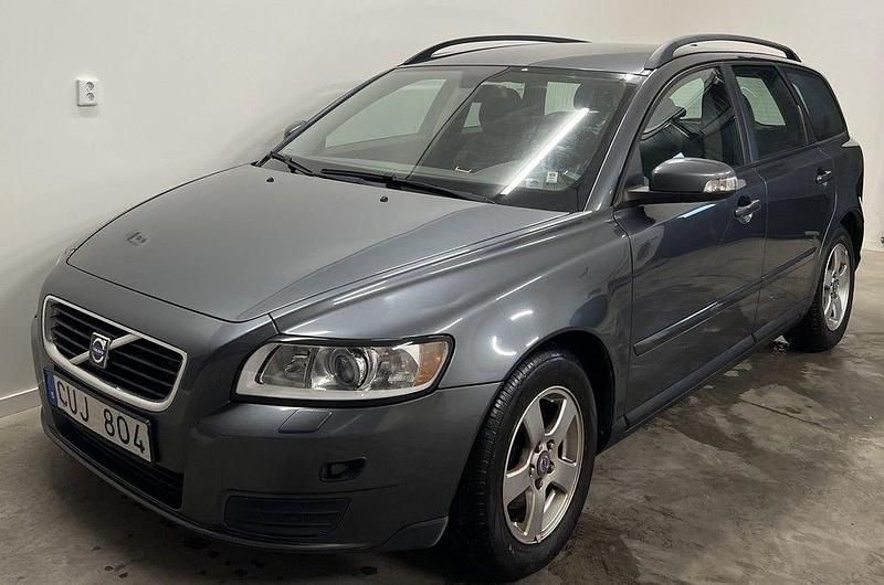 Grå Begagnad 2009 Volvo V50 Kombi | 36 900 kr (Superpris) - Bild 1/4