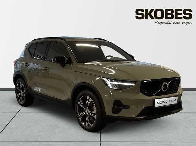 Grön Begagnad 2023 Volvo XC40 SUV | 409 900 kr (Dyr) - Bild 1/3