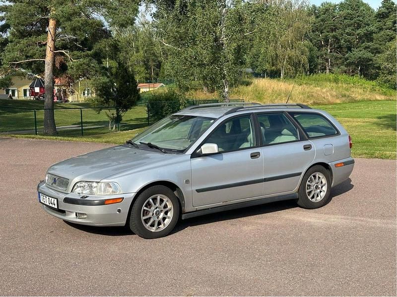Grå Begagnad 2002 Volvo V40 Kombi | 12 000 kr (Bra pris) - Bild 1/4