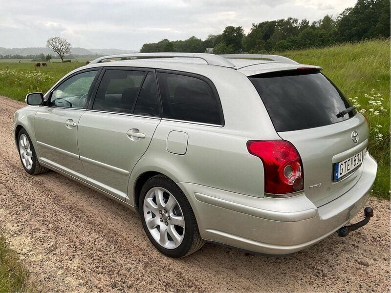 Silver Begagnad 2007 Toyota Avensis Kombi | 20 000 kr (Superpris) - Bild 1/4