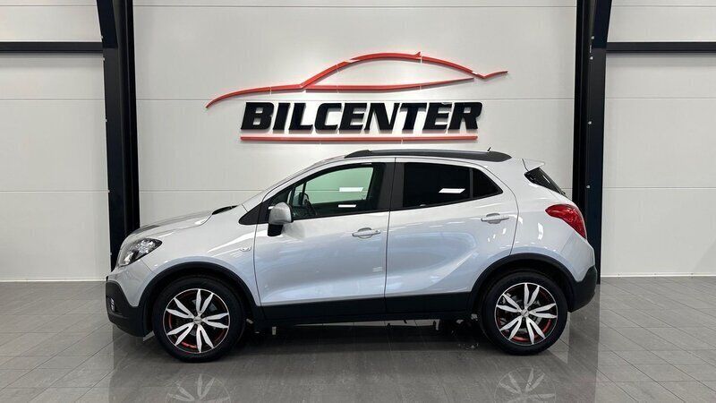 Grå Begagnad 2013 Opel Mokka SUV | 89 900 kr (Marknadspris) - Bild 1/4