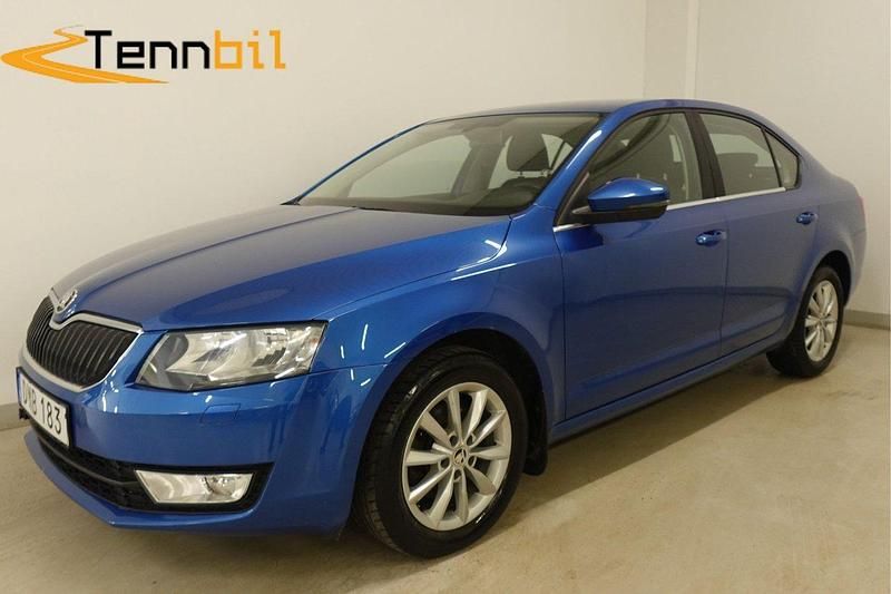 Blå Begagnad 2014 Skoda Octavia Ambition Halvkombi | 107 900 kr (Marknadspris) - Bild 1/4