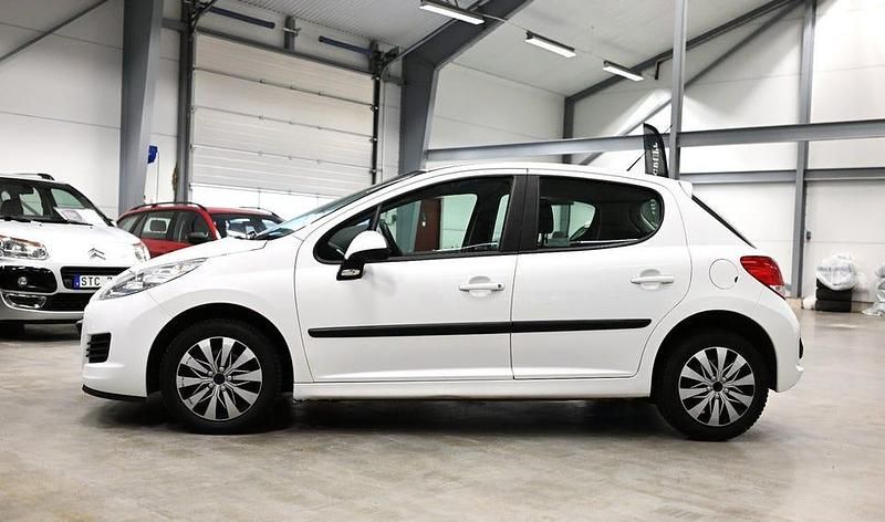 Begagnad Peugeot 207 95 HK (69 kW) 2010 Vit Halvkombi
