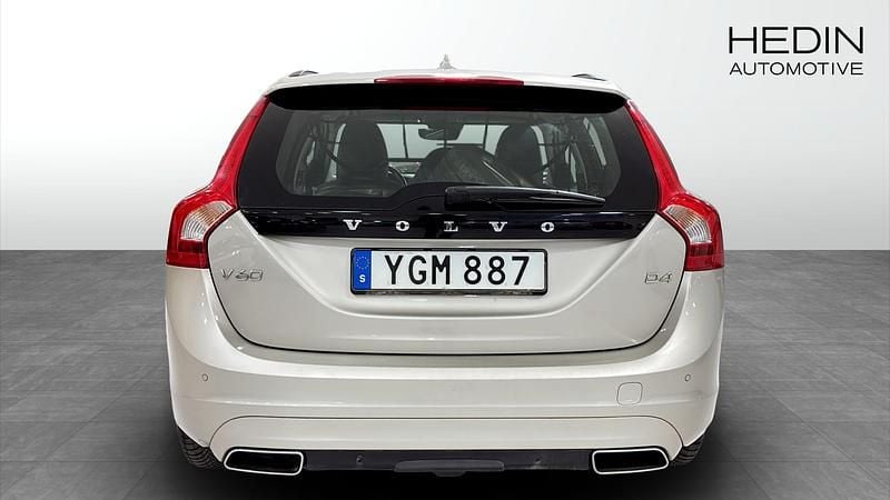Begagnad Volvo V60 Momentum 190 HK (139 kW) 2016 Brun Kombi