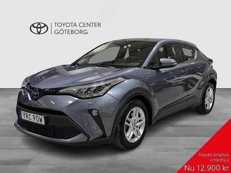 Grå Begagnad 2021 Toyota C-HR Active SUV | 244 900 kr (Marknadspris) - Bild 1/2
