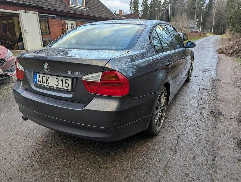 Begagnad BMW 318 129 HK (94 kW) 2007 Sedan