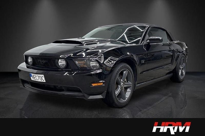 Svart Begagnad 2010 Ford Mustang GT Convertible Cab | 249 900 kr - Bild 1/4