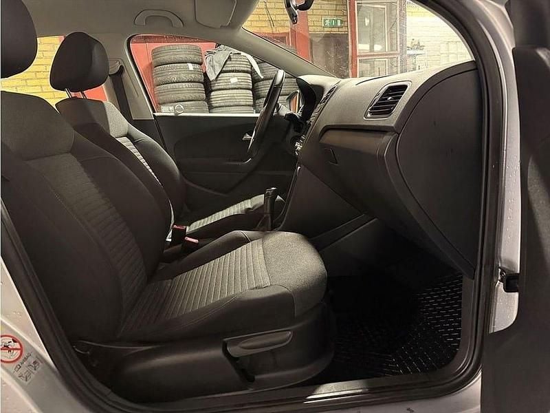 Begagnad VW Polo 90 HK (66 kW) 2012 Silver Halvkombi