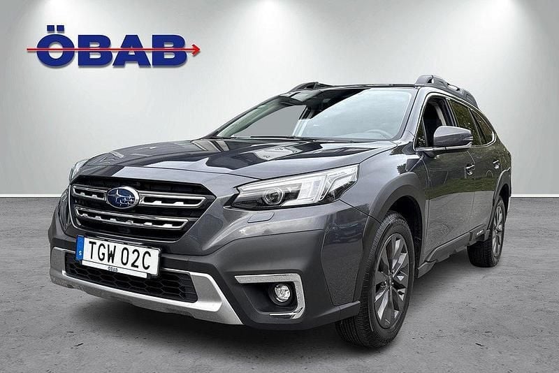 Grå Begagnad 2023 Subaru Outback SUV | 398 900 kr (Marknadspris) - Bild 1/4