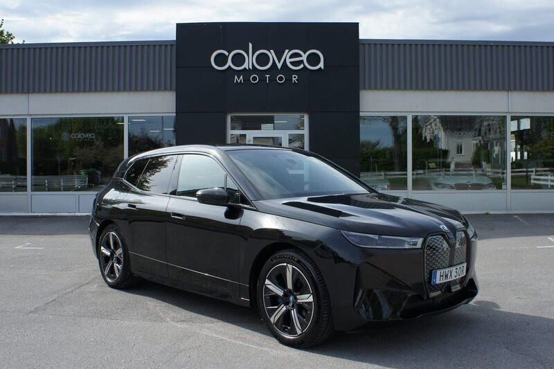 Svart Begagnad 2023 BMW iX Exclusive SUV | 629 900 kr - Bild 1/4