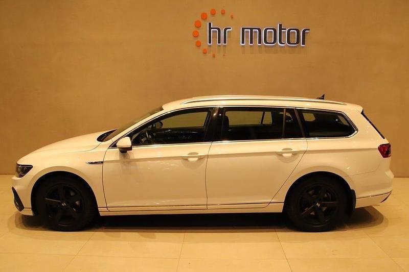 Begagnad VW Passat GTE 218 HK (160 kW) 2022 Vit Kombi