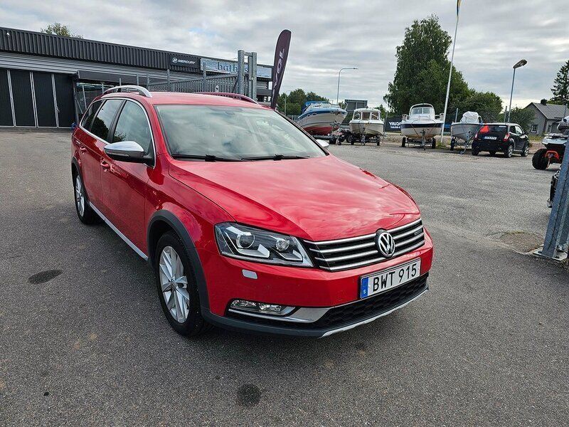Röd Begagnad 2014 VW Passat Alltrack Kombi | 129 900 kr (Marknadspris) - Bild 1/4