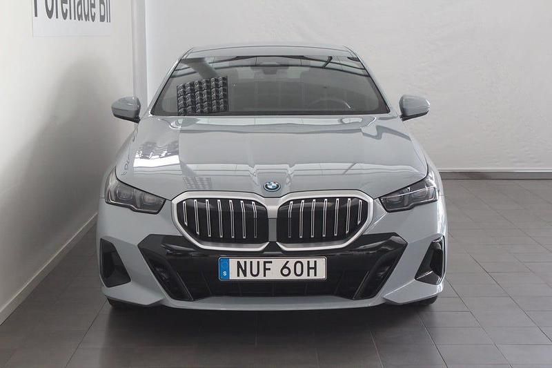 Begagnad BMW 530 M Sport 190 HK (139 kW) 2025 M brooklyn grå metallic Sedan