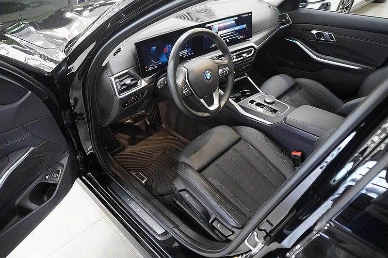 Begagnad BMW 330e Shadowline 184 HK (135 kW) 2022 Svart Kombi